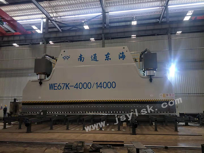 WE67K-4000/14000大型數(shù)控折彎機(jī)